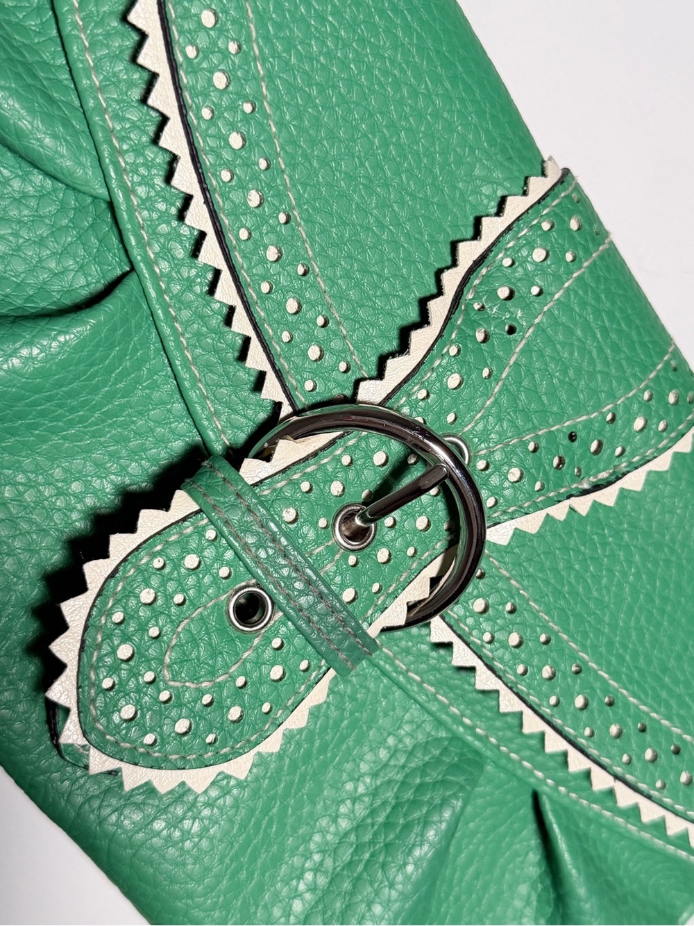 Fashion Express Green Leather Wristlet Clutch with Decorative Buckle - Picture 3 of 7